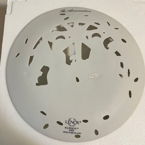 Lenox Collections - The Annunciation - Collector Porcelain Plate with 24k Gold - Picture 8 of 10